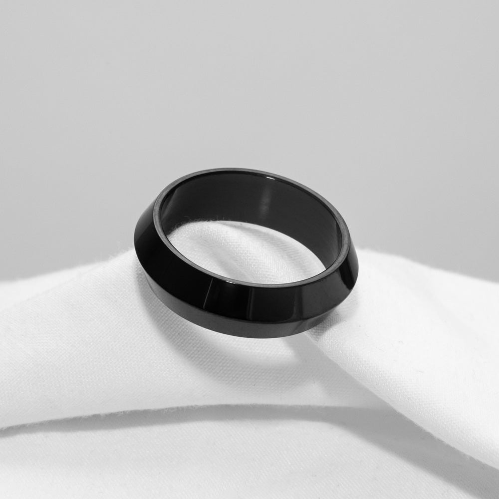 Men&#39;s Black Knife Edge Ring